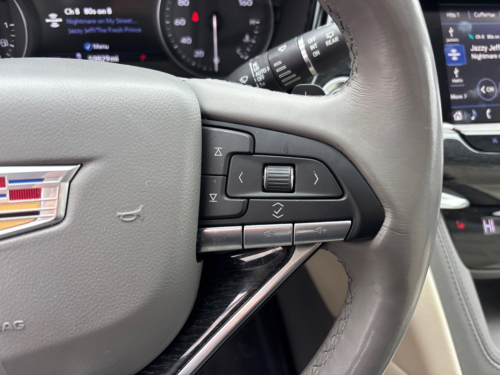 Used 2020 Cadillac XT6 Premium Luxury FWD image 18