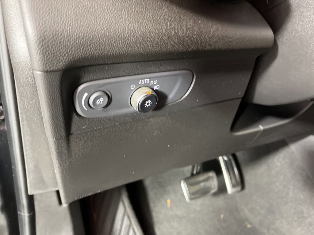 Used 2022 Buick Envision Essence w/ Sport Touring Package image 27