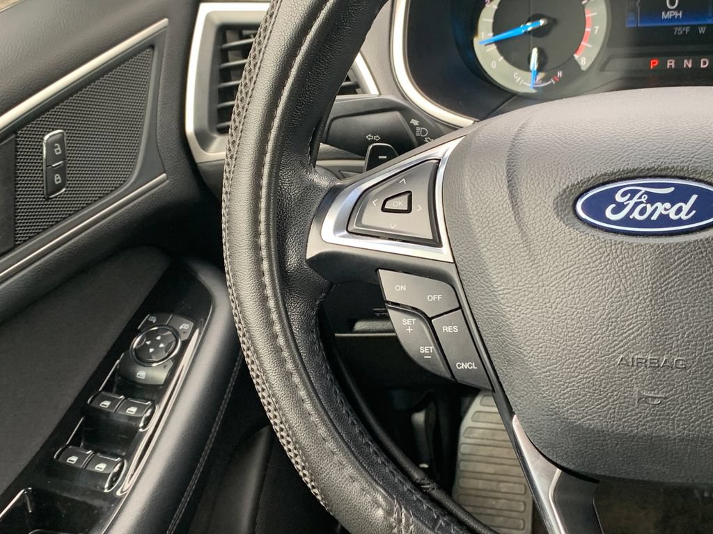Used 2018 Ford Edge SEL FWD image 13