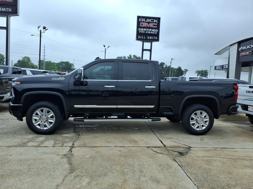Used 2024 Chevrolet Silverado 2500 High Country w/ High Country Premium Package AWD/4WD image 4