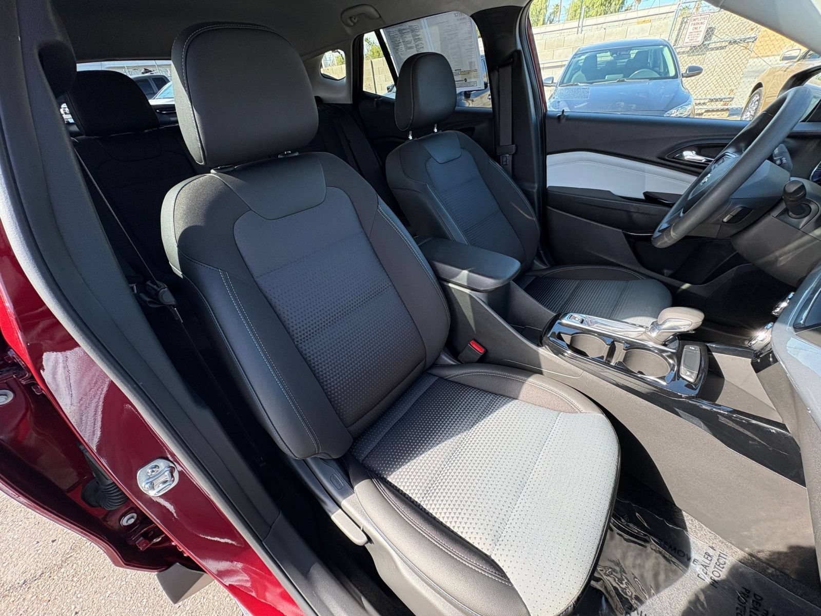 Used 2025 Chevrolet Trax LT FWD image 35