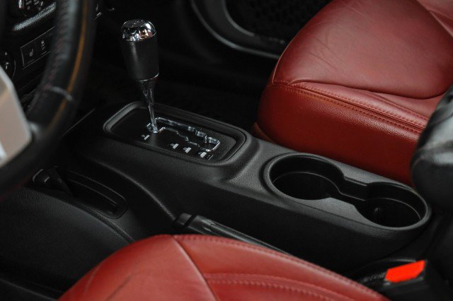 Used 2013 Jeep Wrangler Unlimited Rubicon image 23