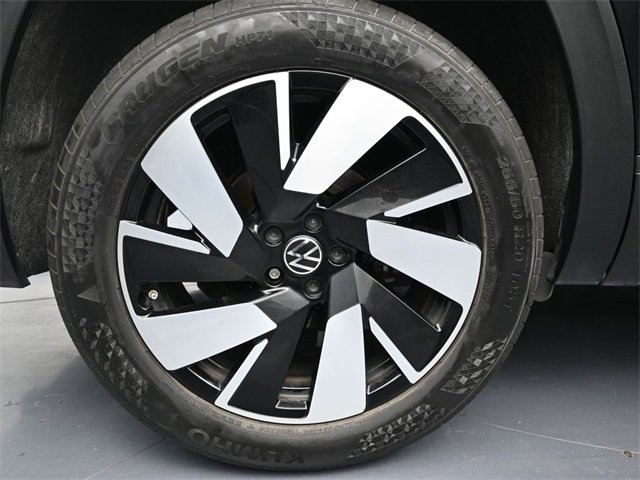 Used 2025 Volkswagen Atlas Cross Sport SE image 9