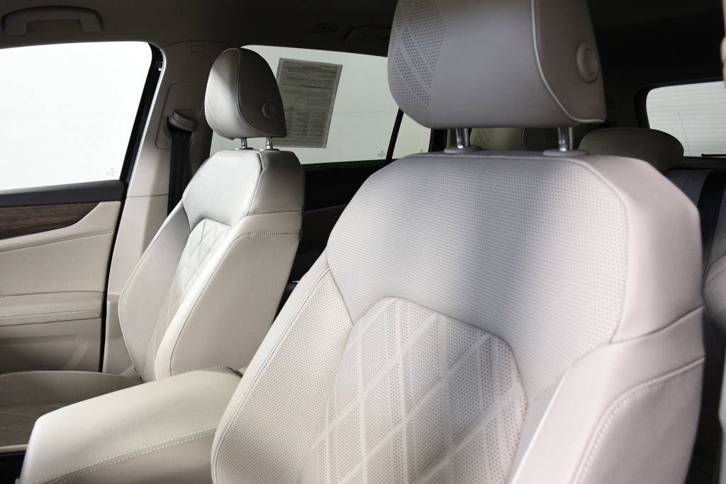 Used 2025 Volkswagen Atlas SEL Premium R-Line image 17