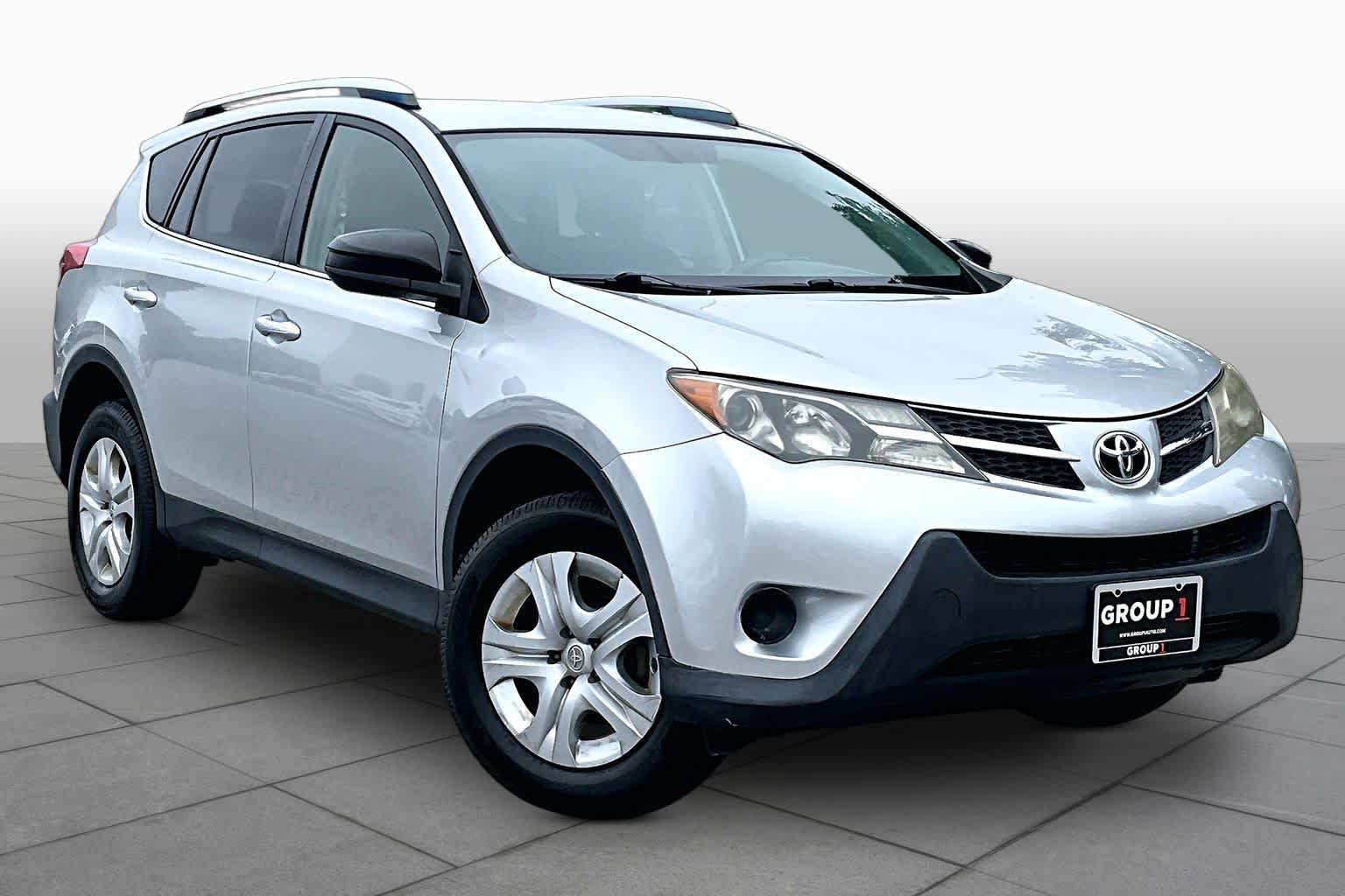 Used 2015 Toyota RAV4 LE FWD image 3