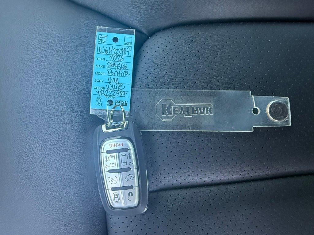 New 2026 Chrysler Pacifica Select image 36