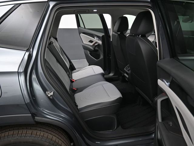 New 2026 Volkswagen Tiguan SE image 13