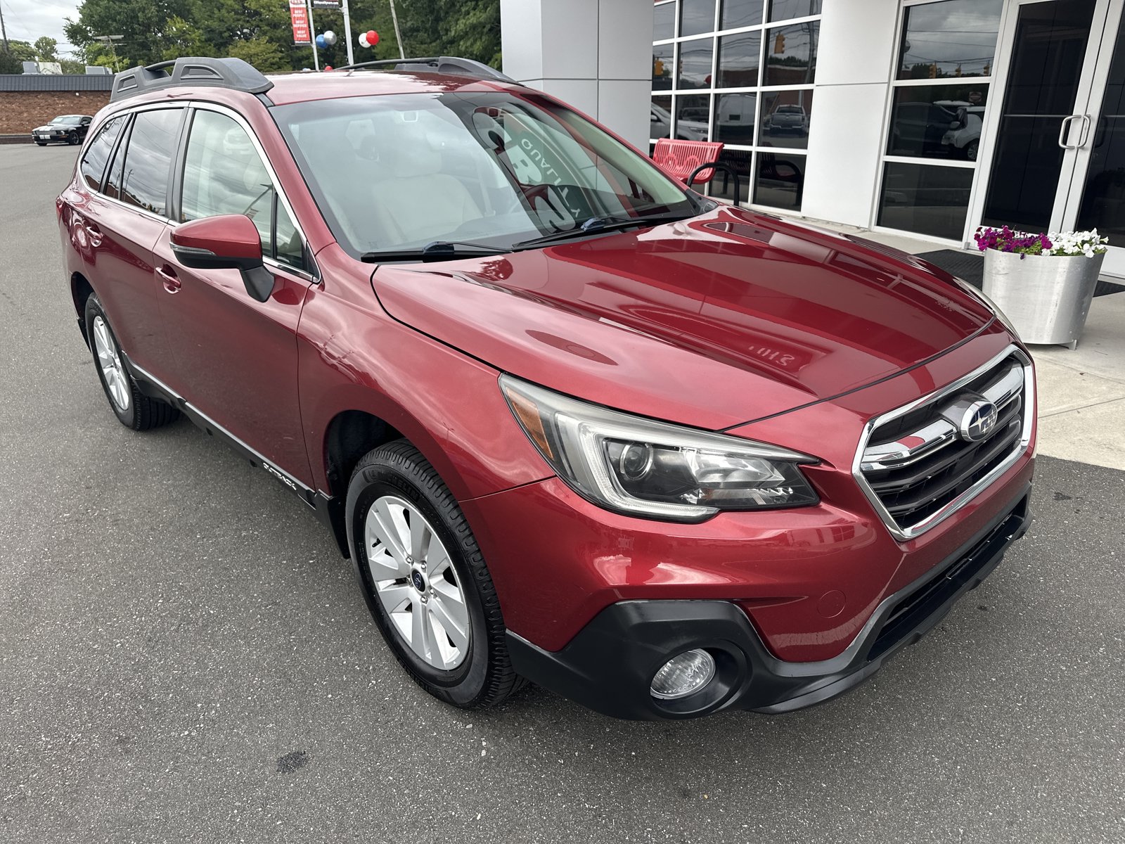 Used 2019 Subaru Outback 2.5i Premium AWD/4WD image 2