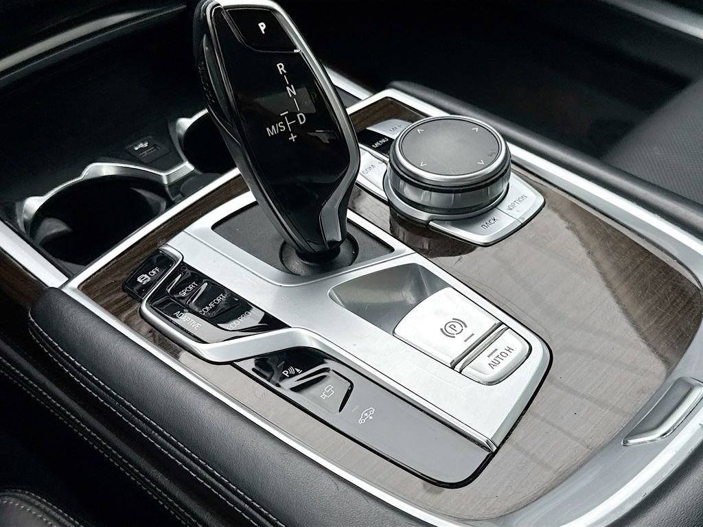 Used 2022 BMW 740i xDrive w/ Luxury Rear Seating Package image 18