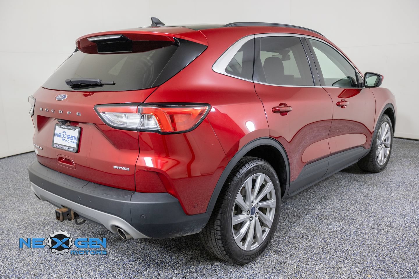 Used 2021 Ford Escape Titanium w/ Titanium Elite Package AWD/4WD image 8
