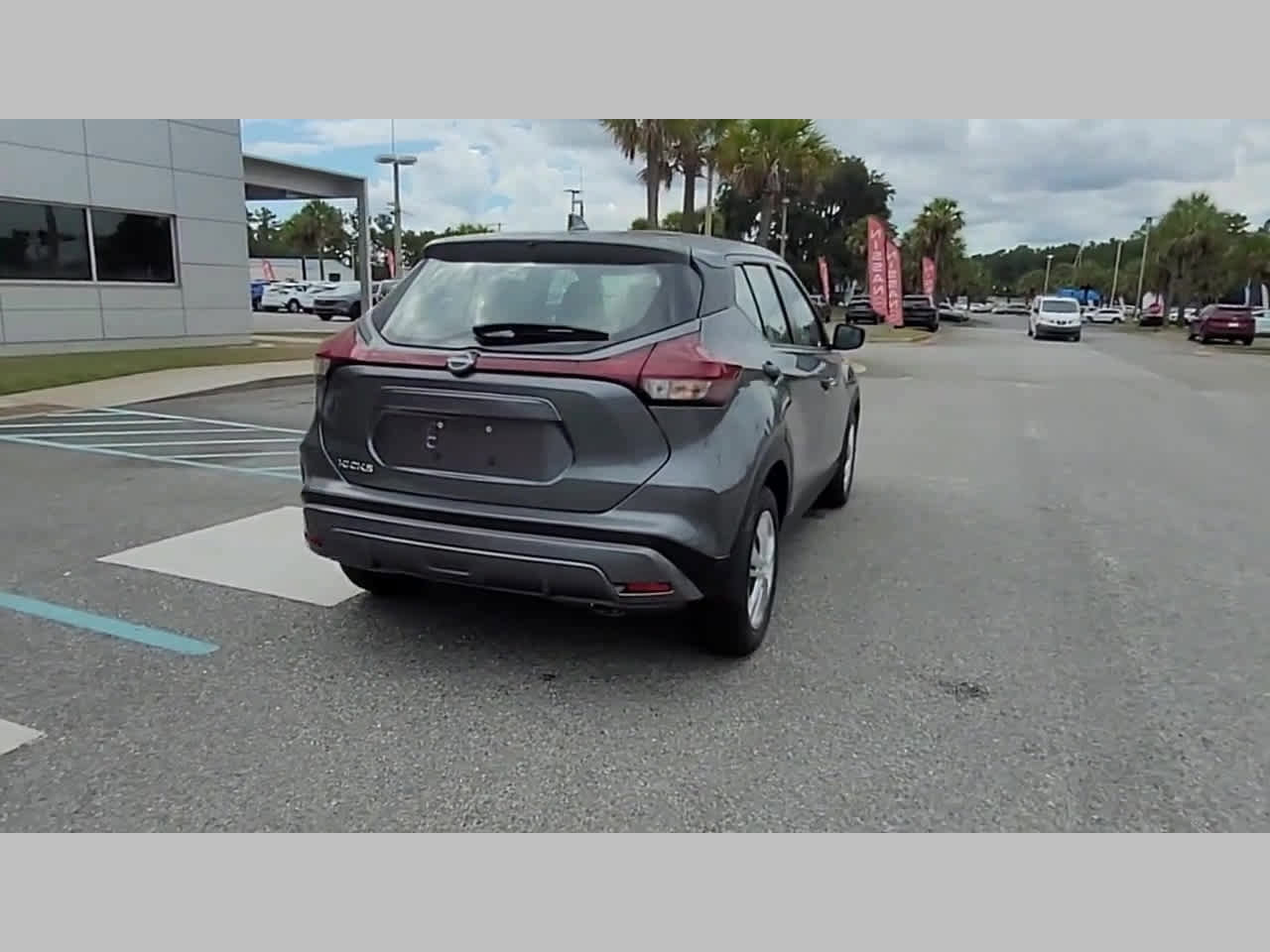 New 2025 Nissan Kicks Play S image 32