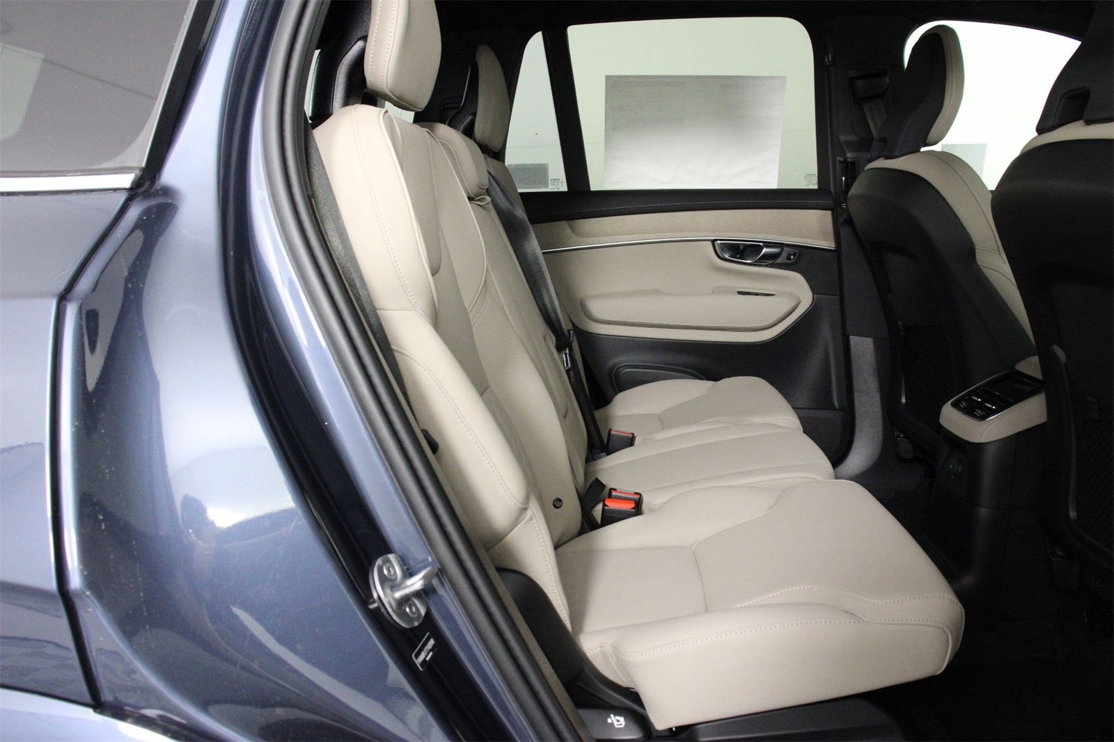New 2026 Volvo XC90 T8 Core image 11