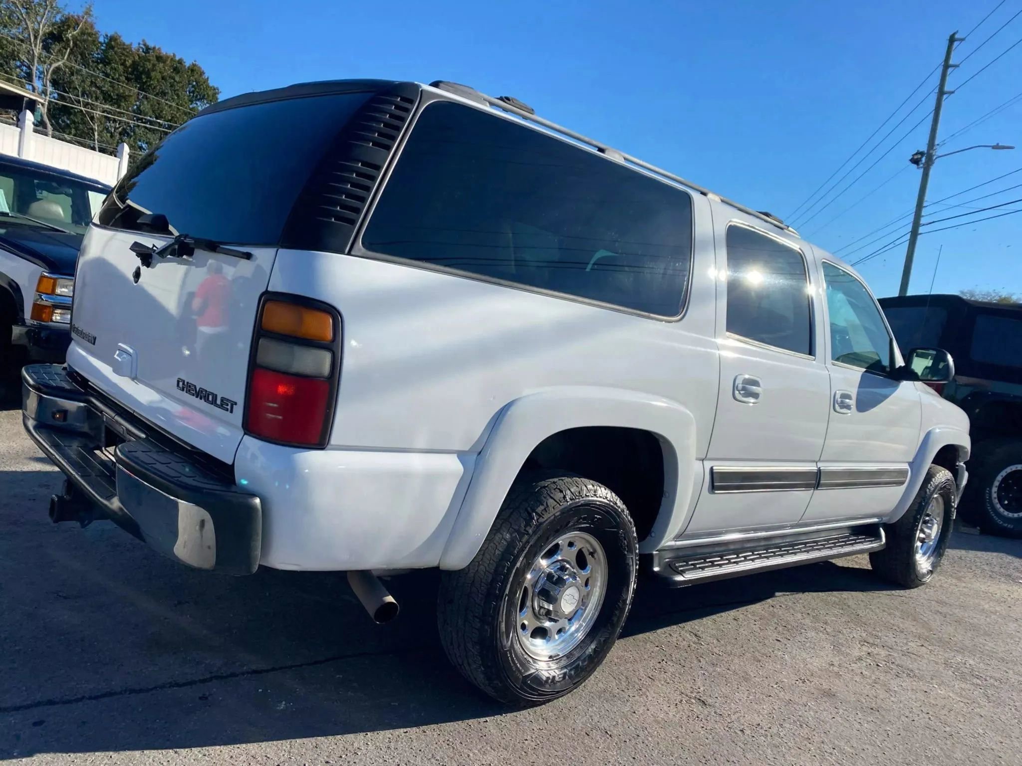 Used 2005 Chevrolet Suburban 2500 LT w/ Preferred Equipment Group image 4