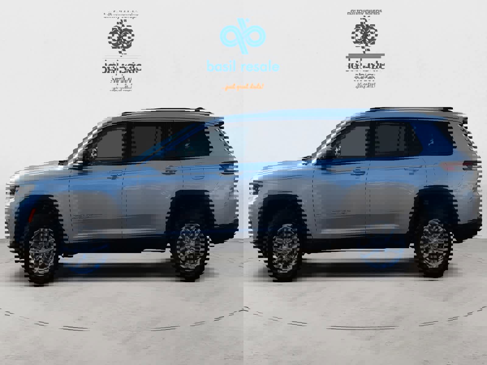 Used 2023 Jeep Grand Cherokee L Laredo image 3