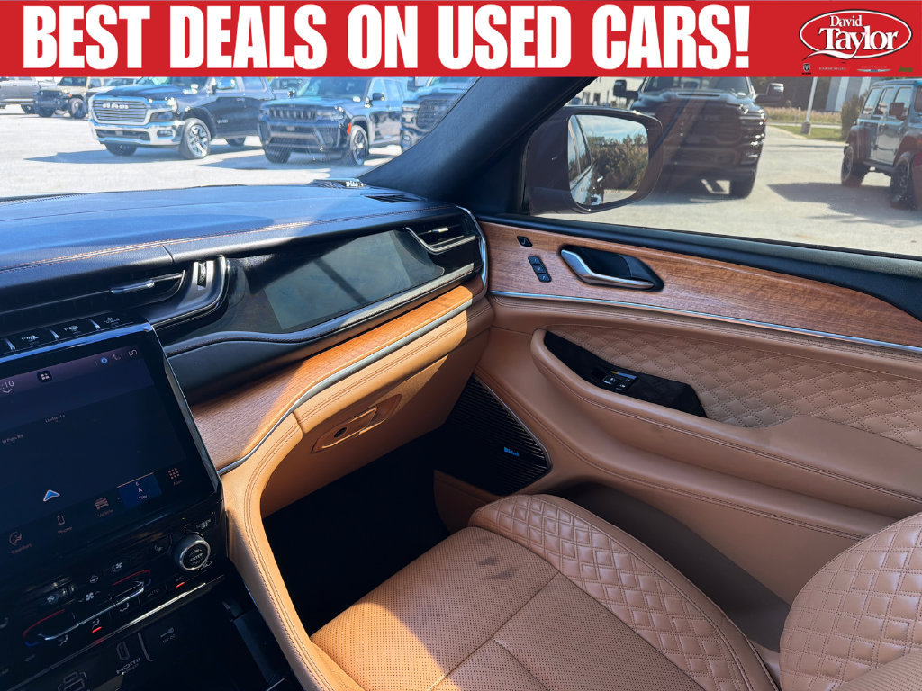 Used 2022 Jeep Grand Cherokee Summit AWD/4WD image 16