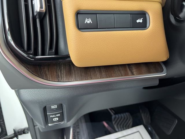 New 2026 Nissan Armada SL w/ Captain's Chari Seat Package image 32