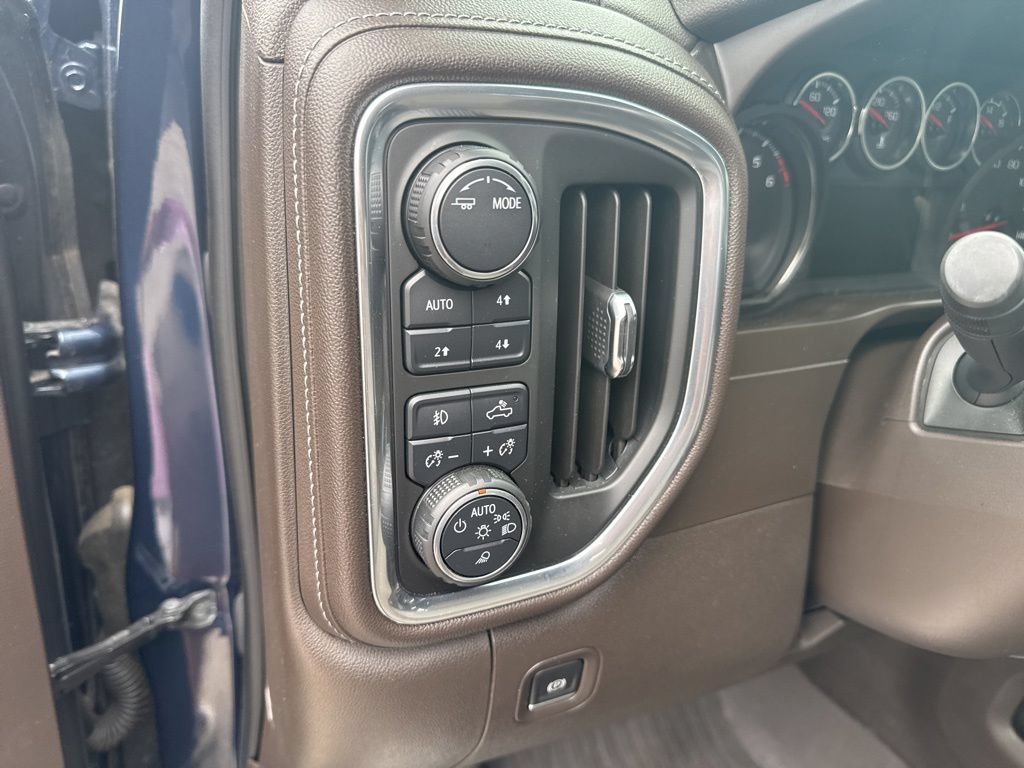 Used 2020 Chevrolet Silverado 1500 LT Trail Boss AWD/4WD image 19