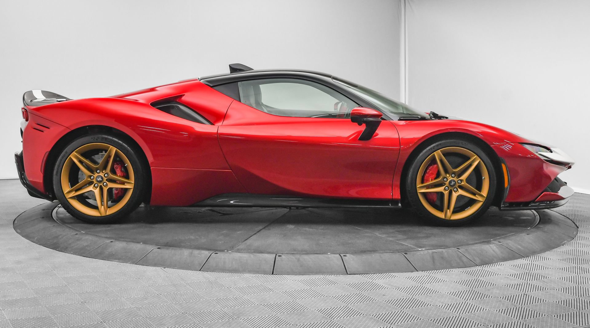Used 2023 Ferrari SF90 Stradale AWD/4WD image 9
