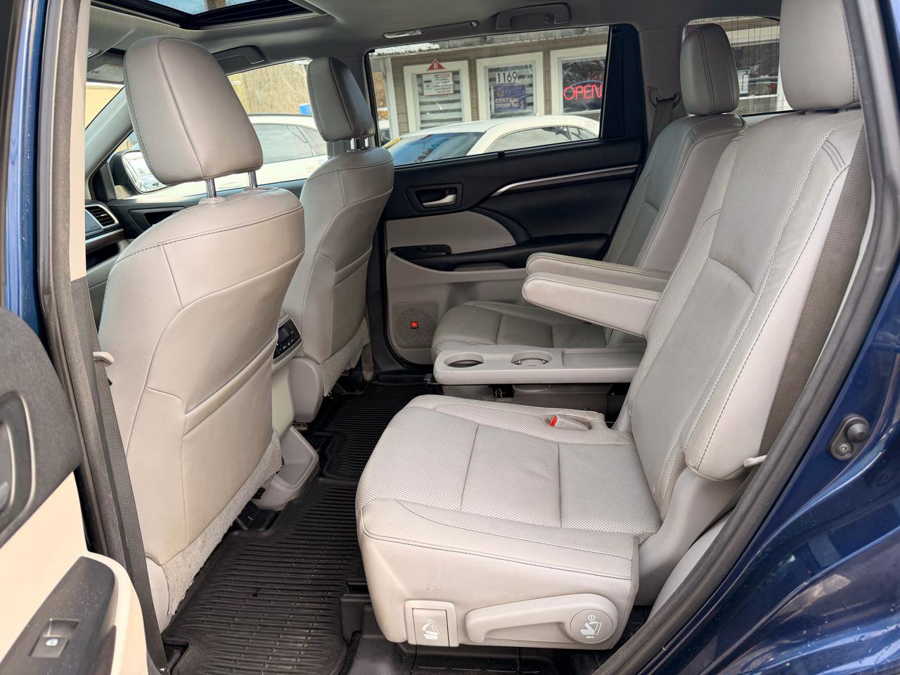 Used 2016 Toyota Highlander Limited Platinum image 25