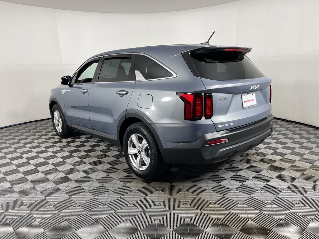 Used 2023 Kia Sorento LX image 12