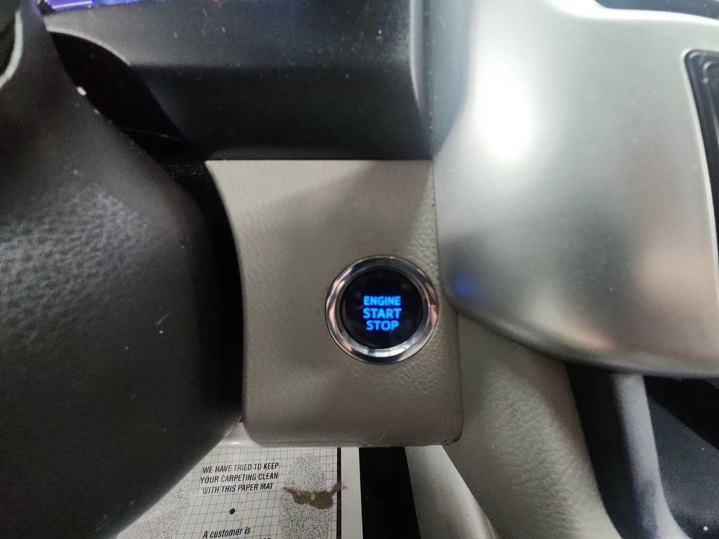 Used 2017 Toyota Highlander XLE image 16