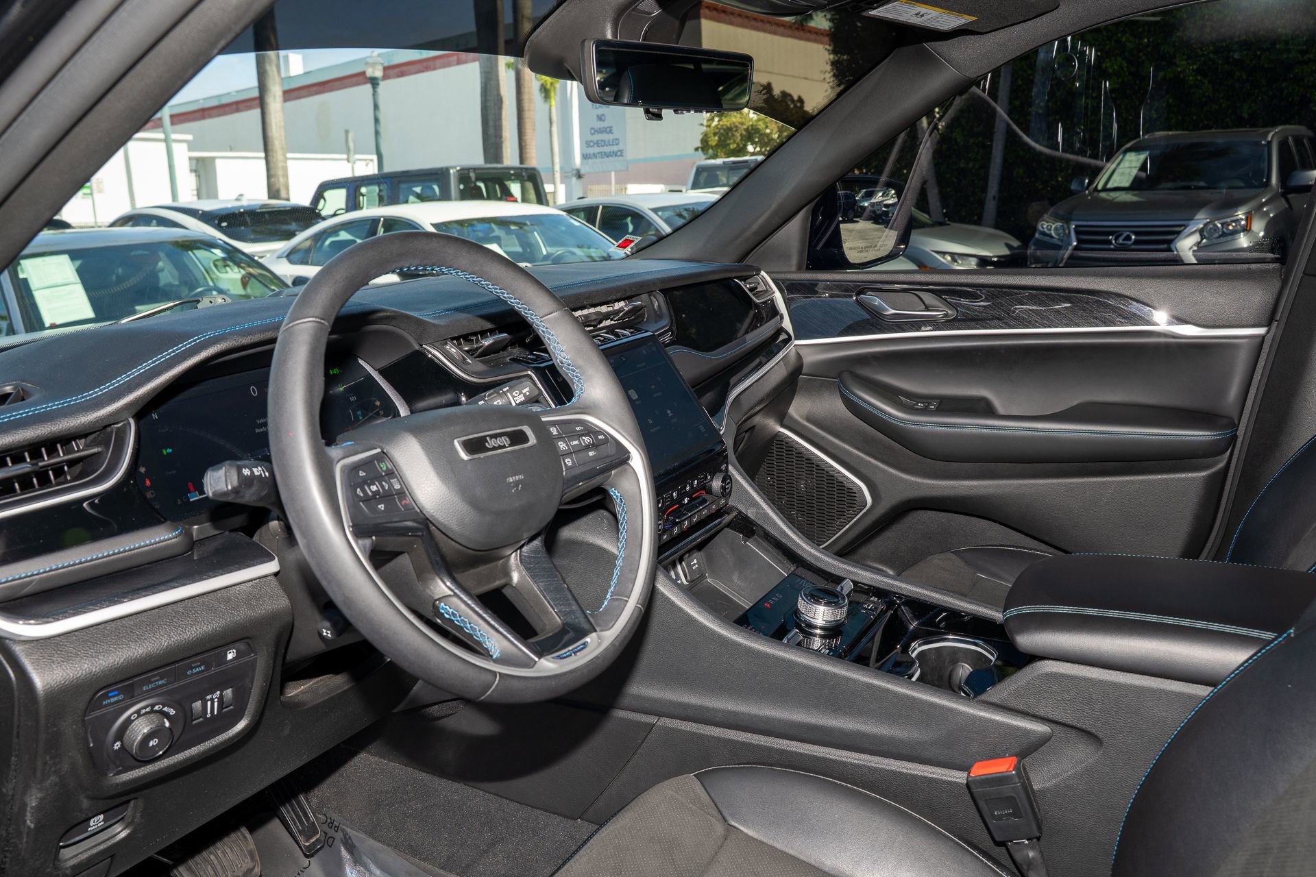 Used 2023 Jeep Grand Cherokee Trailhawk w/ Luxury Tech Group III image 15