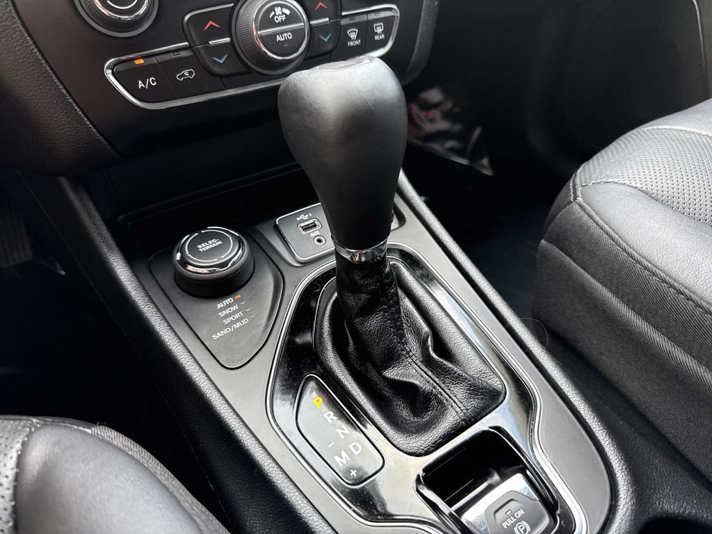 Used 2020 Jeep Cherokee Limited AWD/4WD image 34