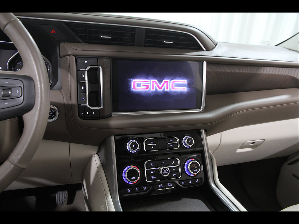 Used 2021 GMC Yukon Denali w/ Denali Premium Package AWD/4WD image 10
