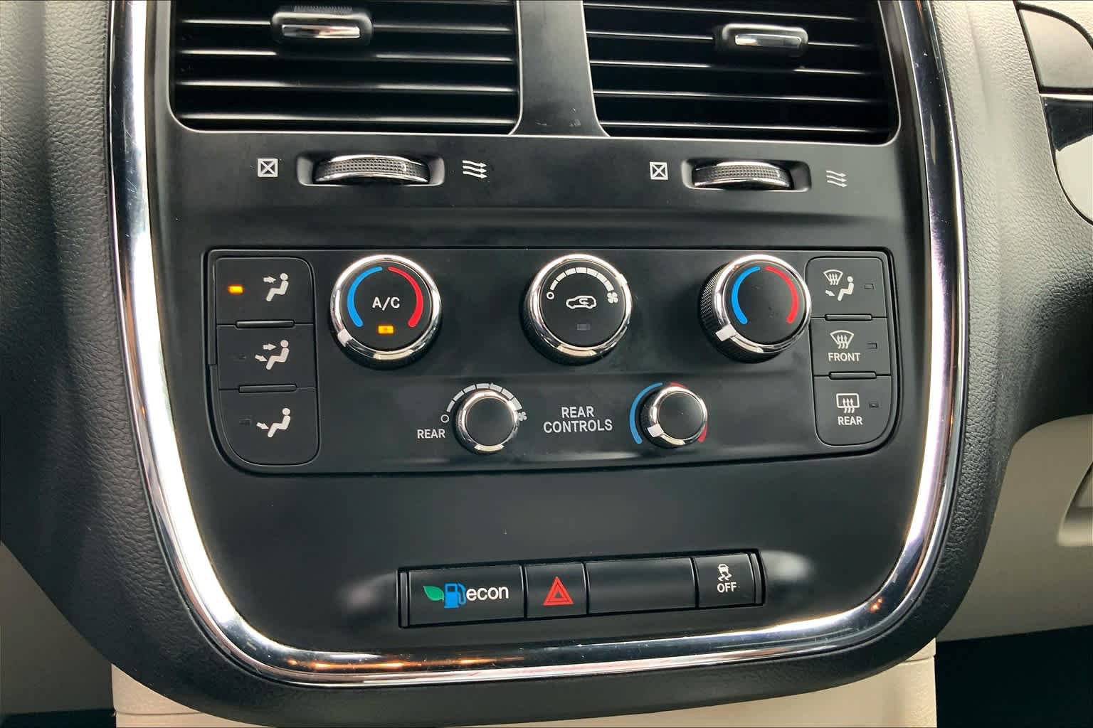Used 2020 Dodge Grand Caravan SXT image 31