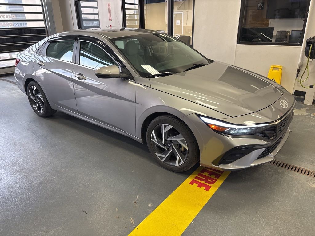 Used 2025 Hyundai Elantra Limited w/ Cargo Package