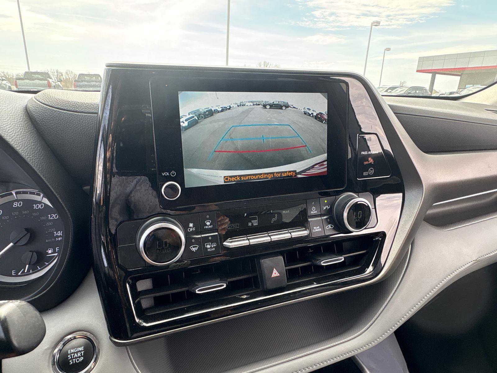 Used 2023 Toyota Highlander LE image 24