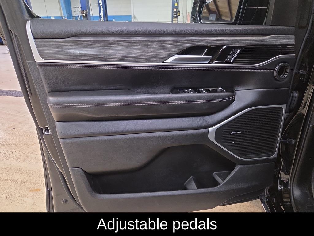 Used 2023 Jeep Wagoneer Series III w/ Preferred Equipment Group image 11