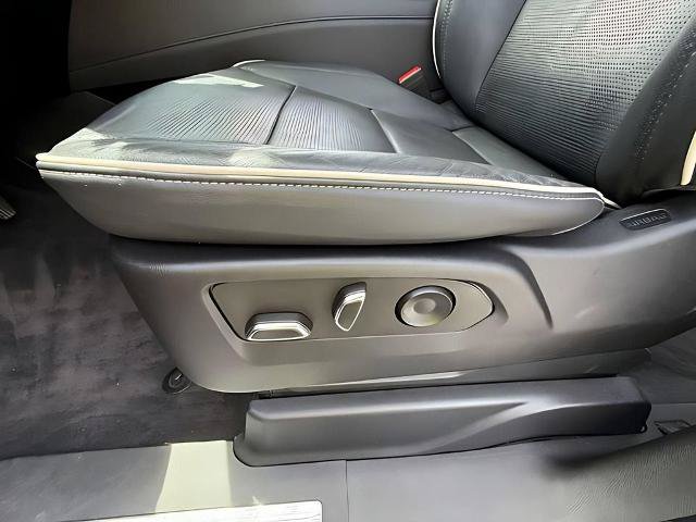 Used 2022 Cadillac Escalade Premium Luxury AWD/4WD image 25