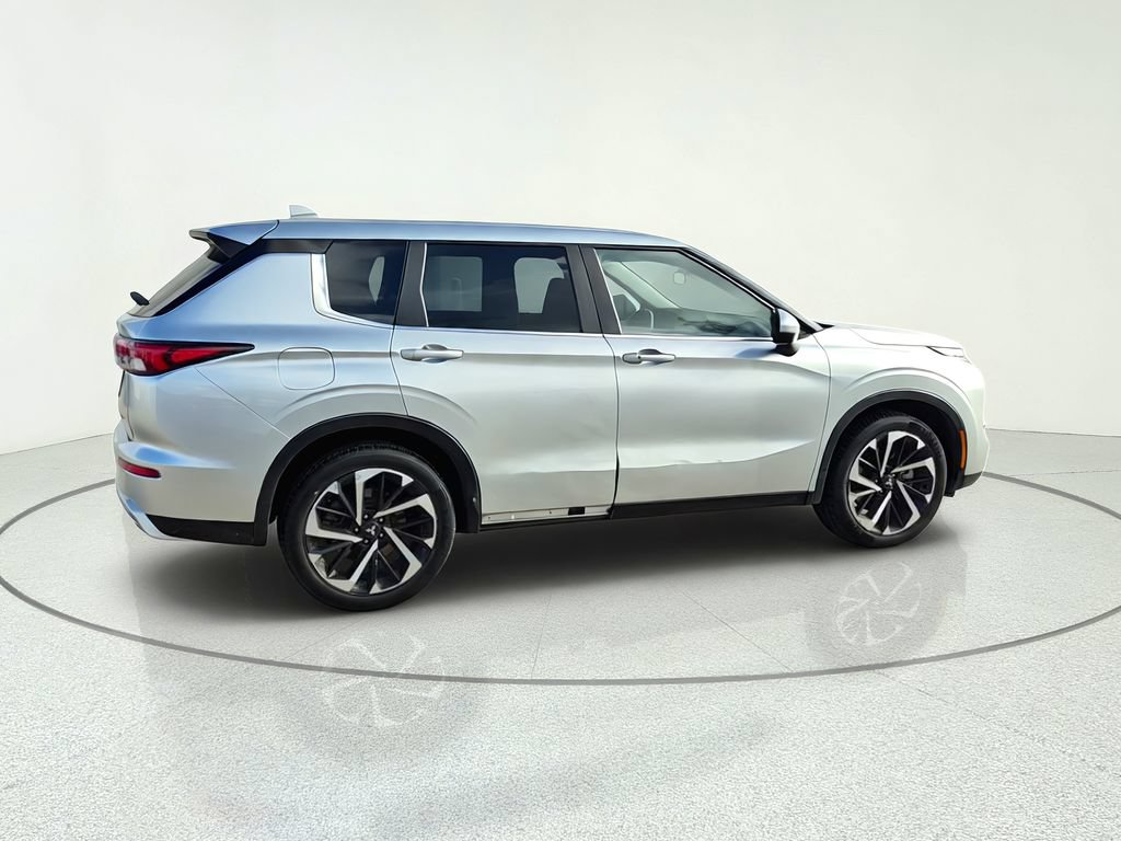 Used 2023 Mitsubishi Outlander SE FWD image 7