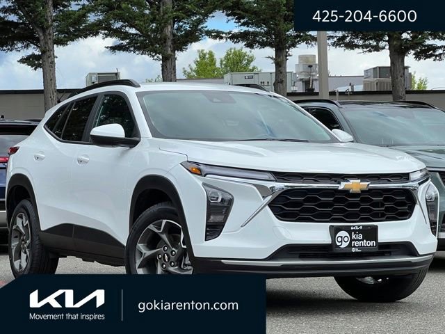 Used 2025 Chevrolet Trax LT FWD image 1