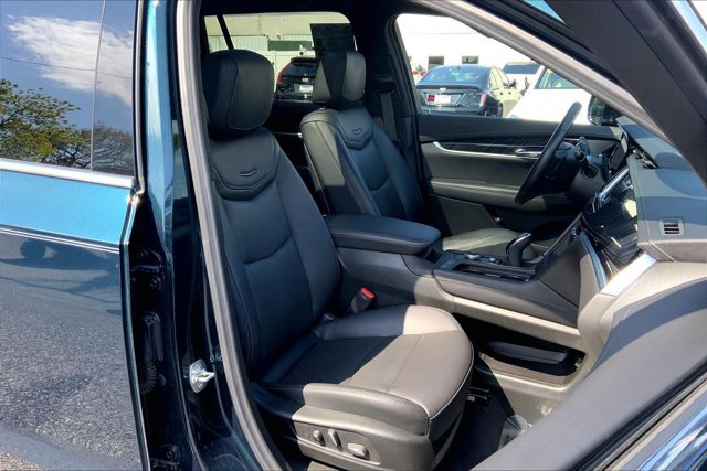 Used 2024 Cadillac XT6 Premium Luxury AWD/4WD image 6