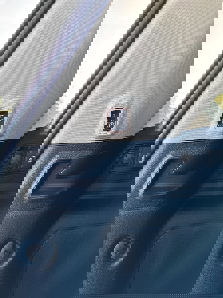 Used 2022 Jeep Grand Cherokee Limited w/ Luxury Tech Group II image 6