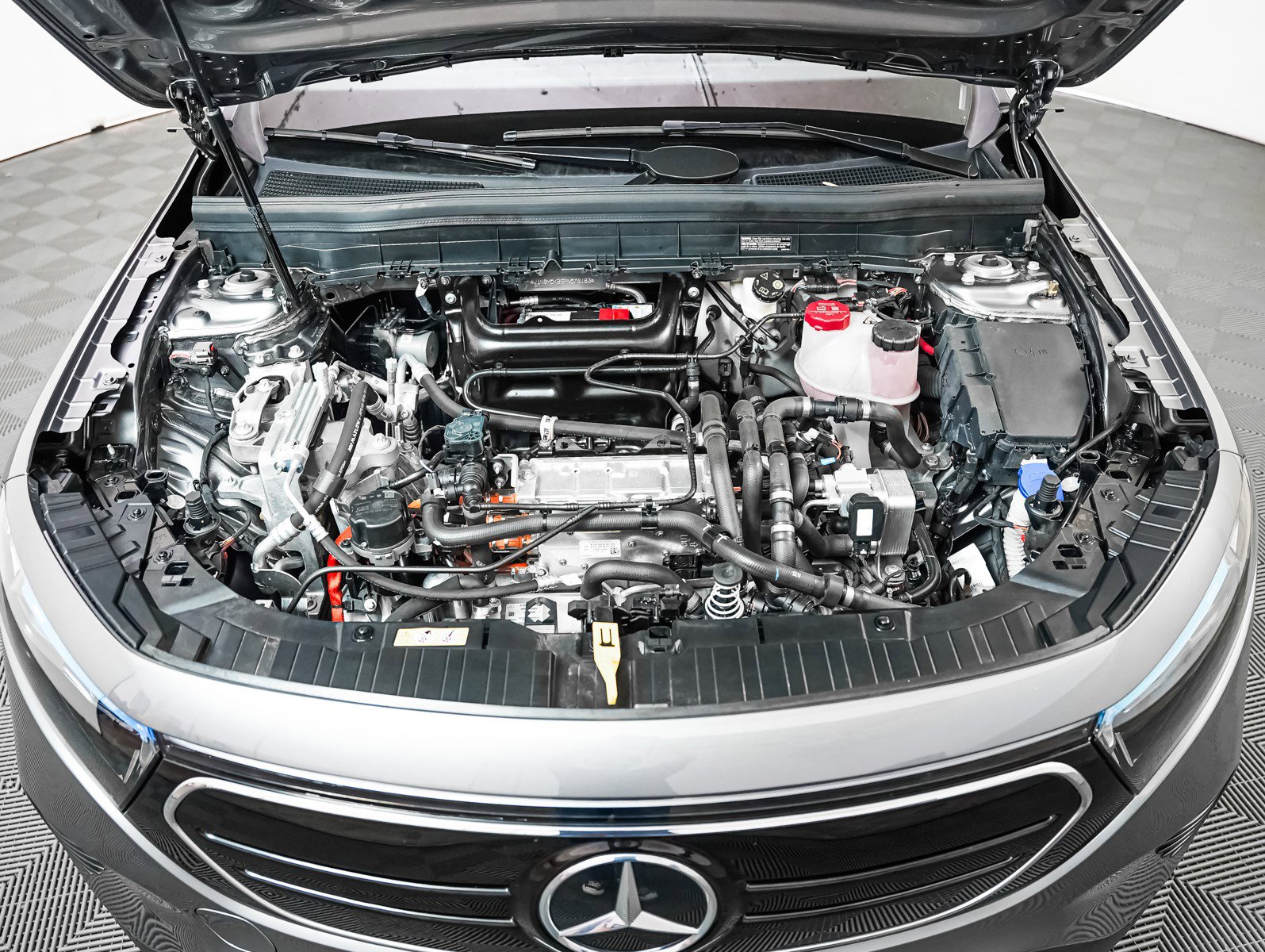 Certified 2023 Mercedes-Benz EQB 300 4MATIC w/ Exclusive Package image 4