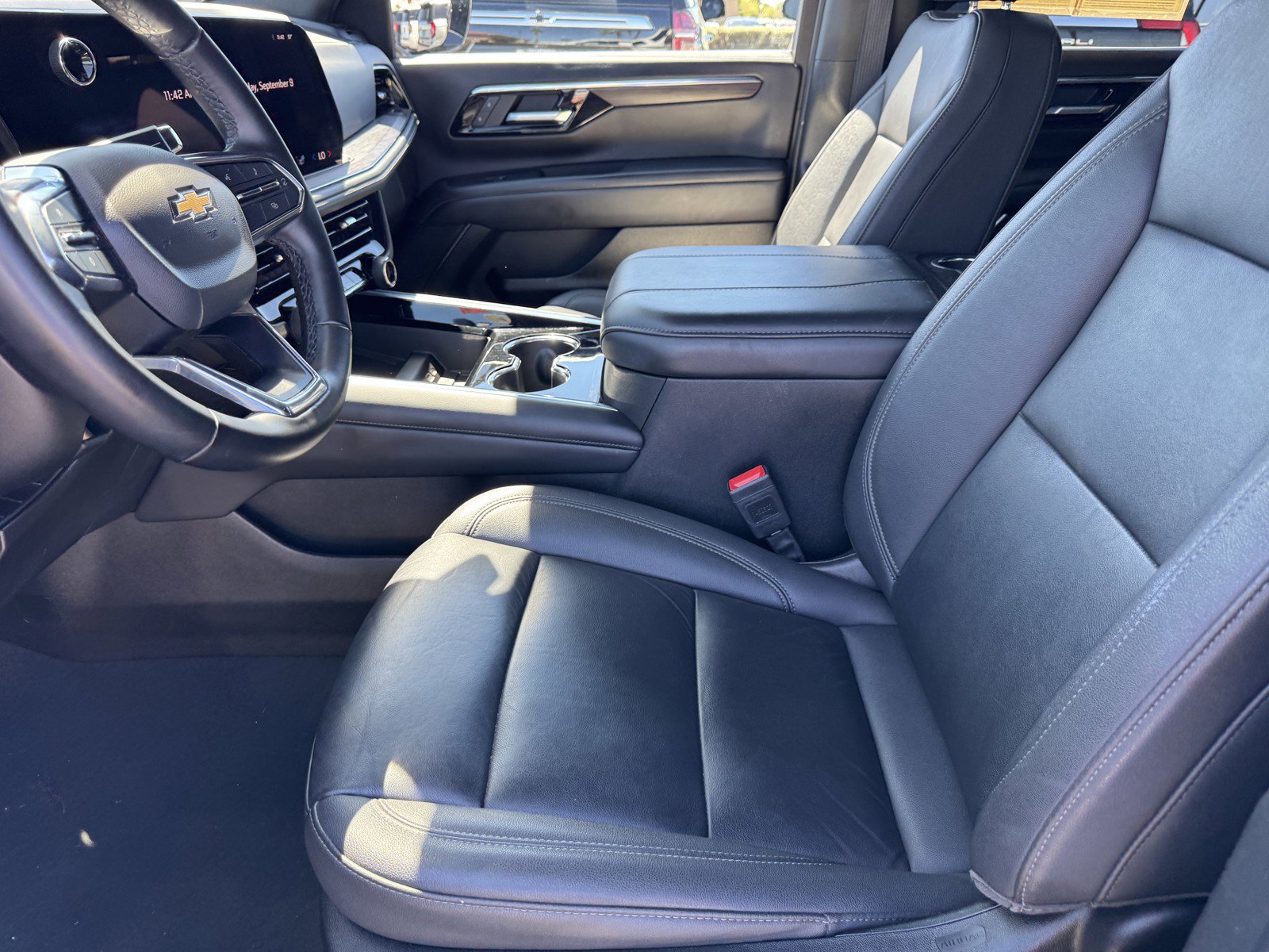Used 2025 Chevrolet Tahoe LT RWD image 16