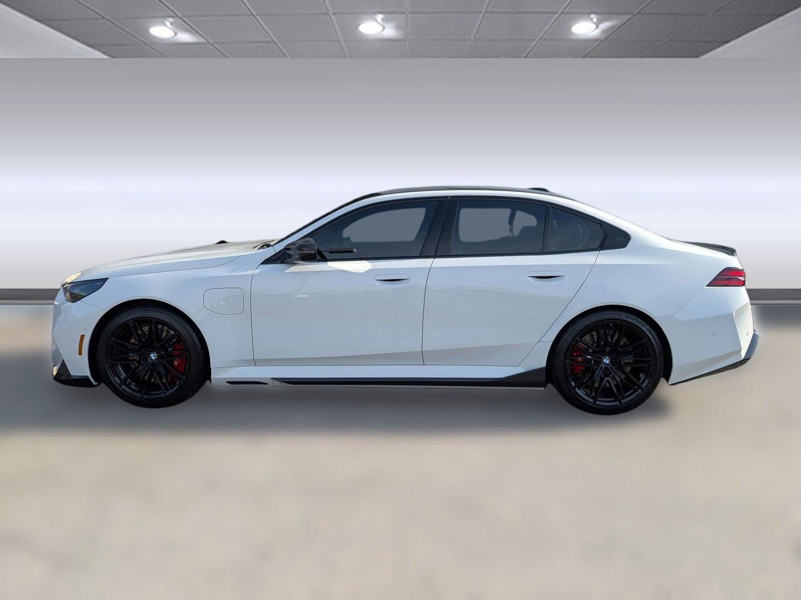 Used 2025 BMW M5 w/ Carbon Package image 2