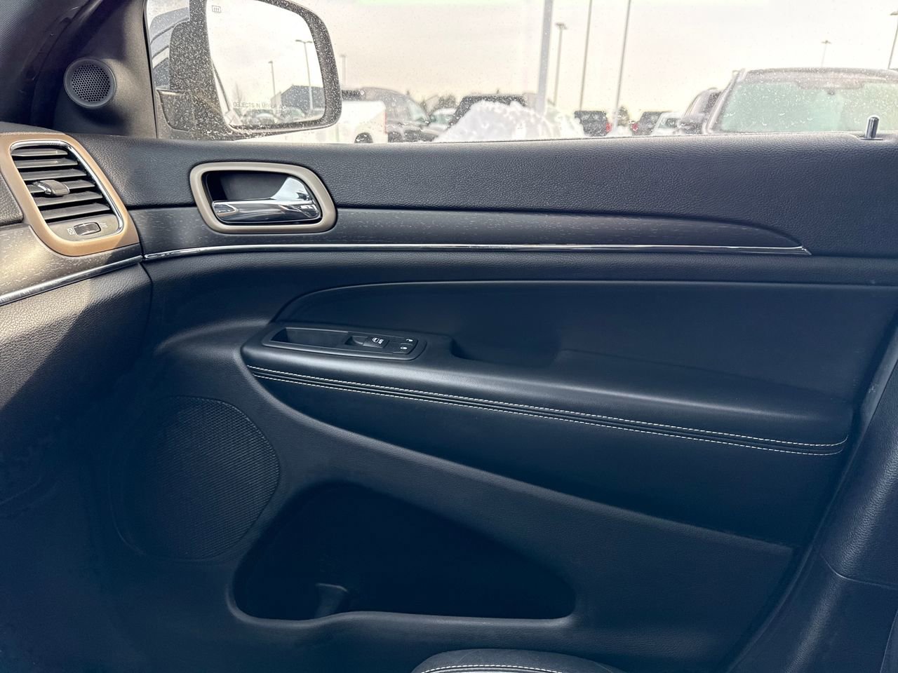 Used 2015 Jeep Grand Cherokee Limited image 25