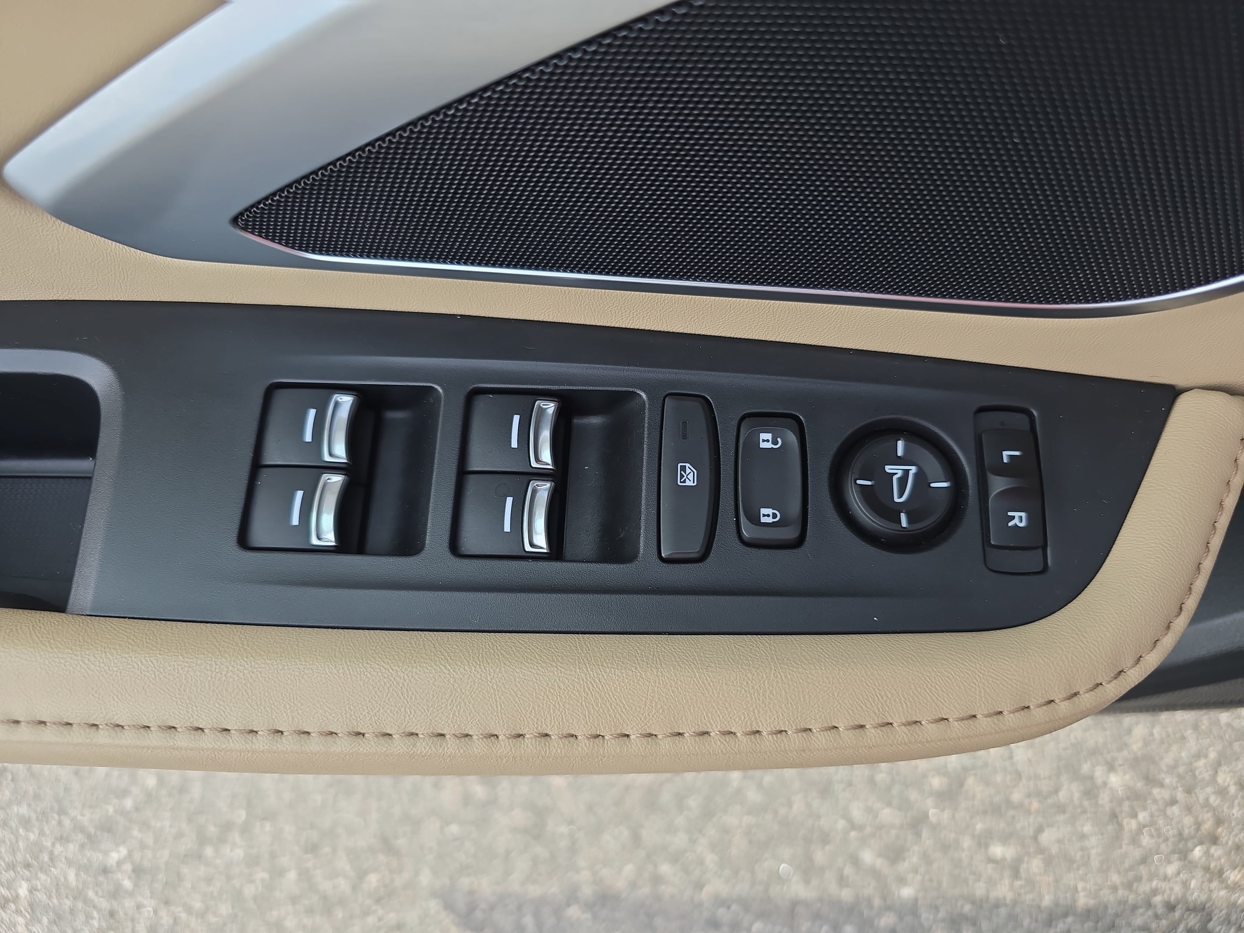 Used 2024 Acura RDX SH-AWD image 28