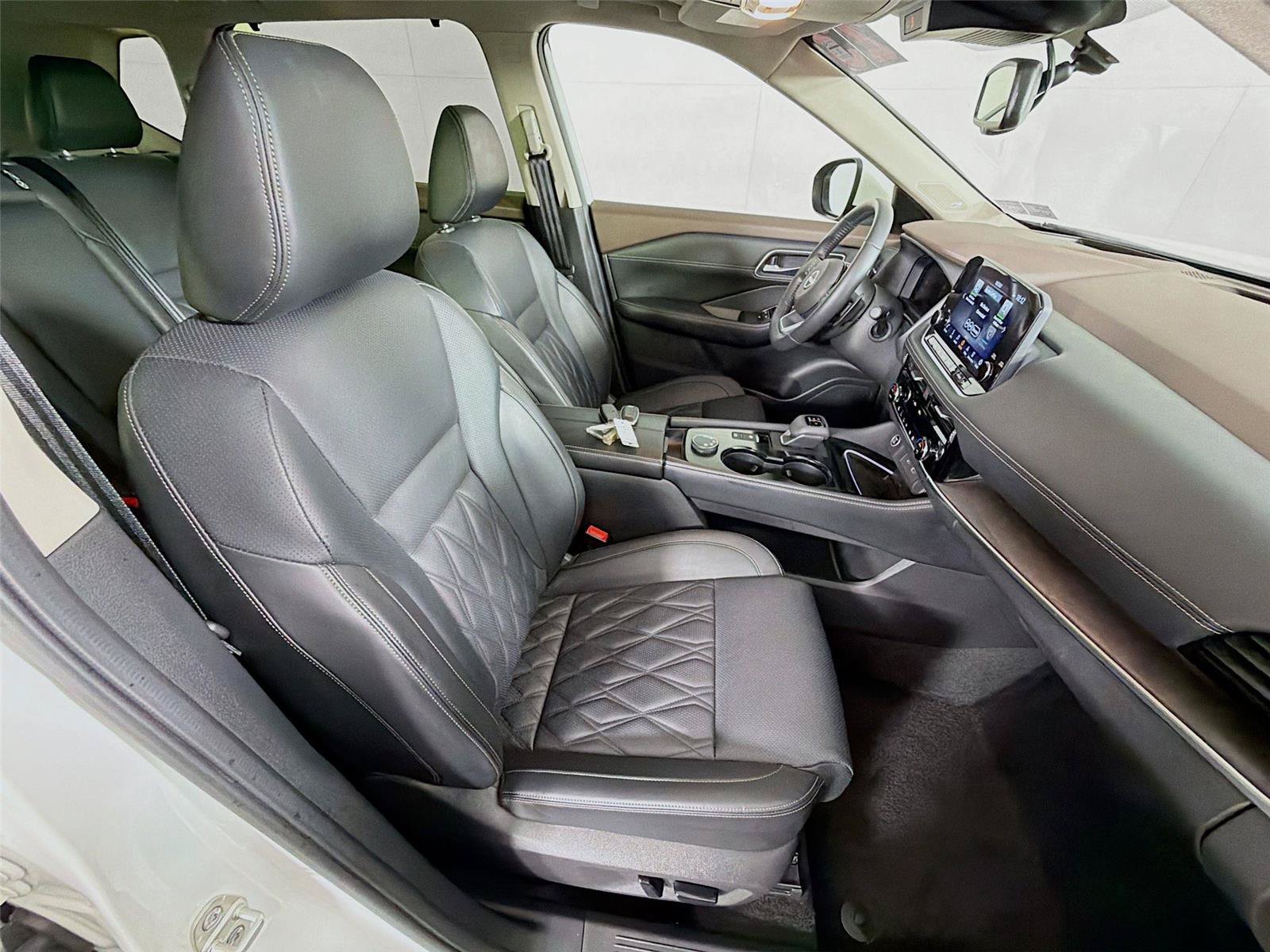Used 2023 Nissan Rogue Platinum w/ Platinum Premium Package AWD/4WD image 30