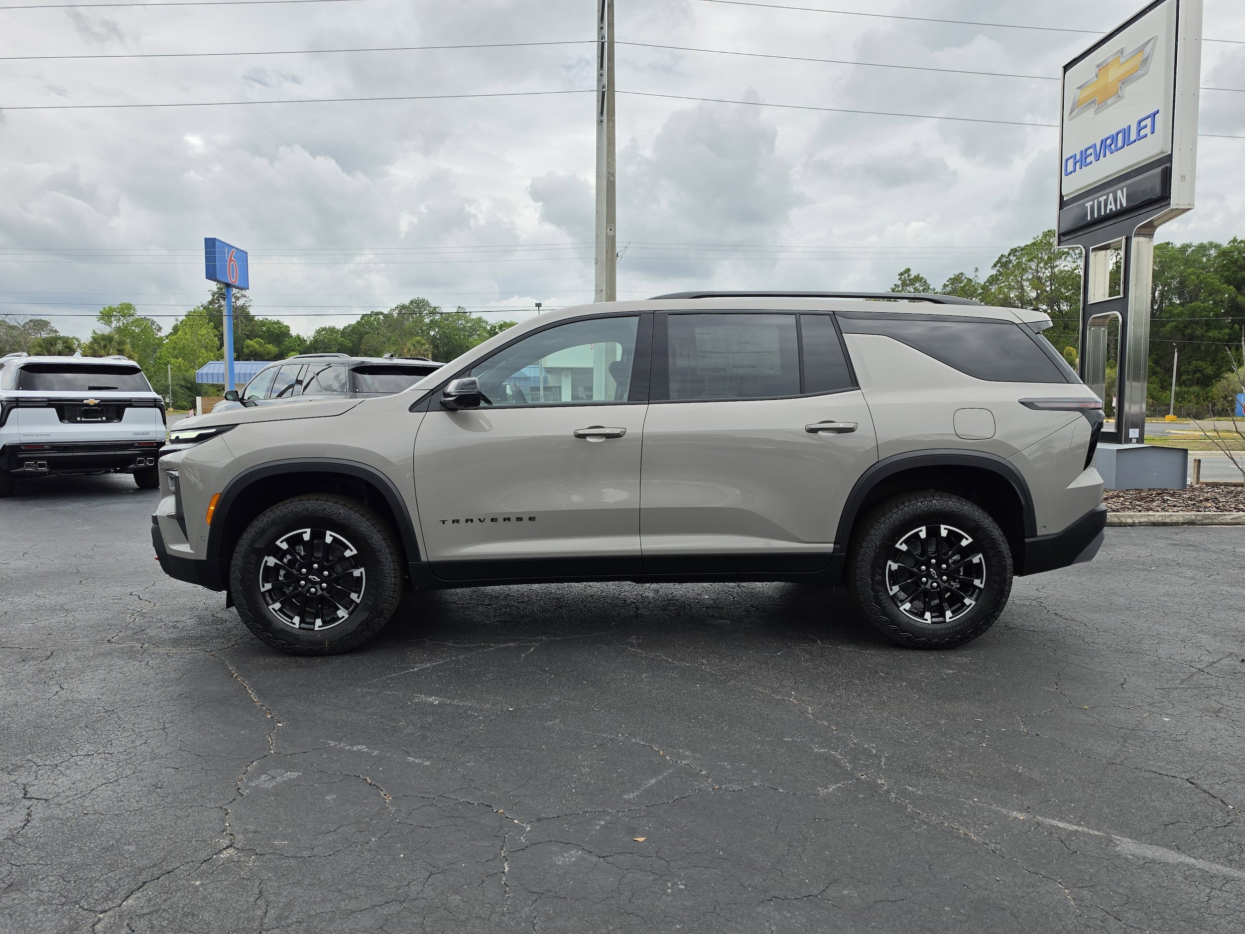New 2026 Chevrolet Traverse Z71 w/ Enhanced Driving Package AWD/4WD image 7