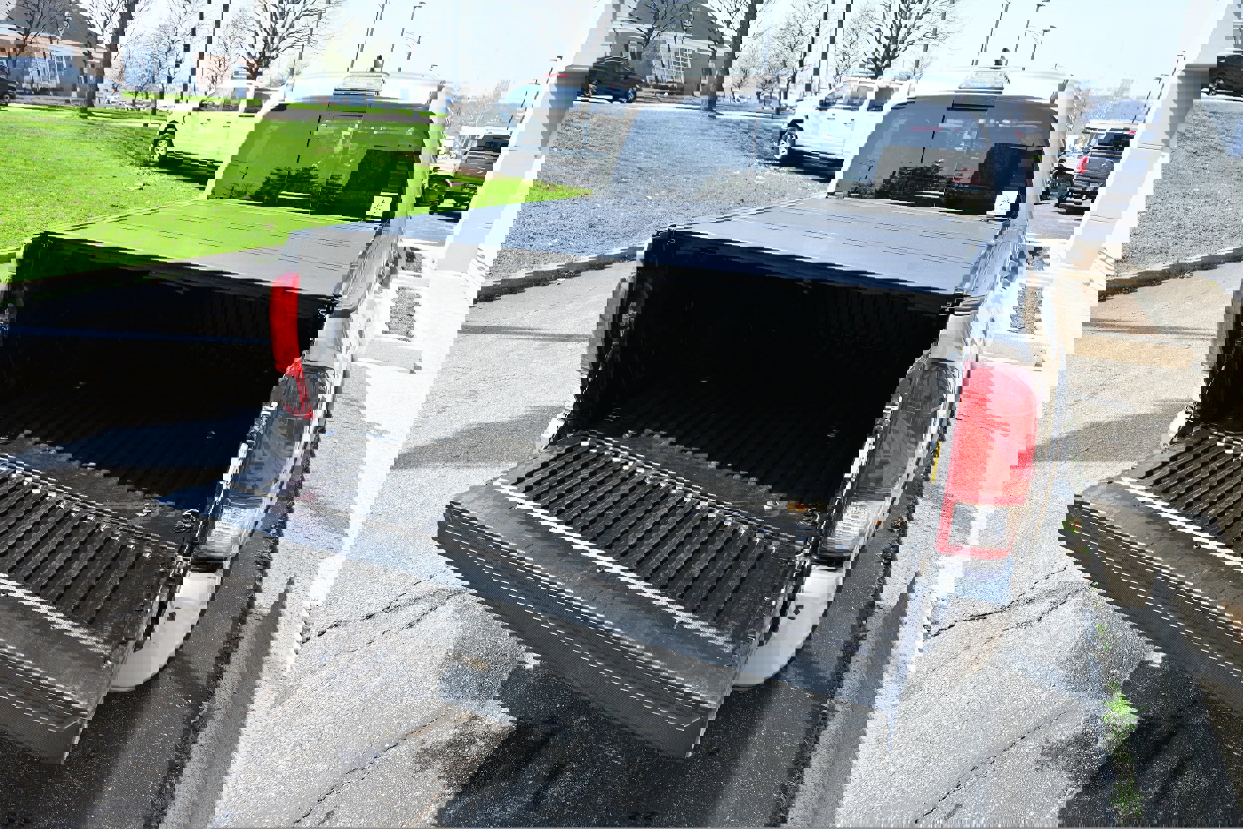 Used 2017 Toyota Tacoma TRD Off-Road image 5