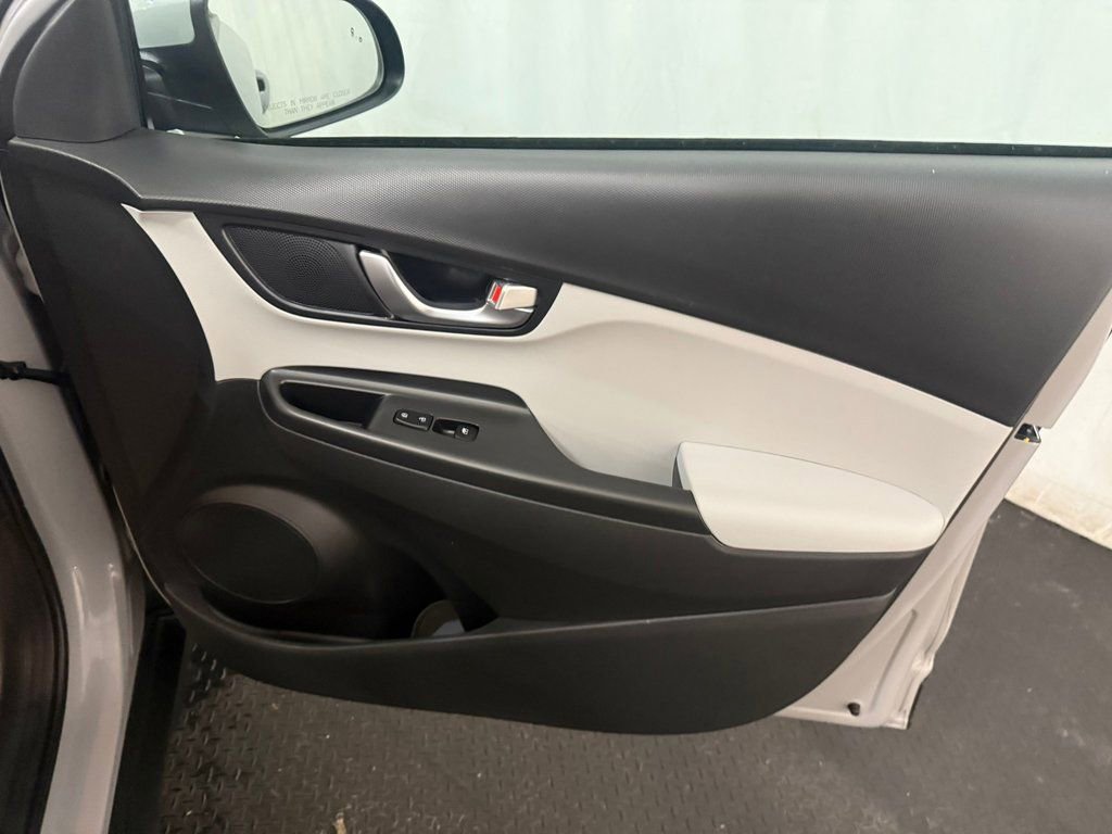 Certified 2023 Hyundai Kona SEL w/ Convenience Package image 32