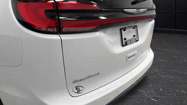 Used 2024 Chrysler Pacifica Touring FWD image 34