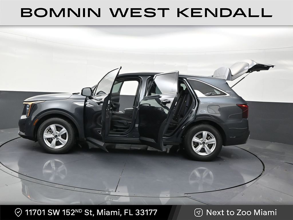 Used 2024 Kia Sorento LX image 30