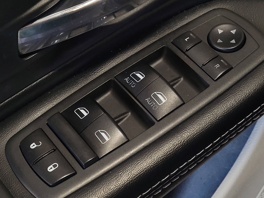 Used 2019 Dodge Grand Caravan SXT FWD image 27