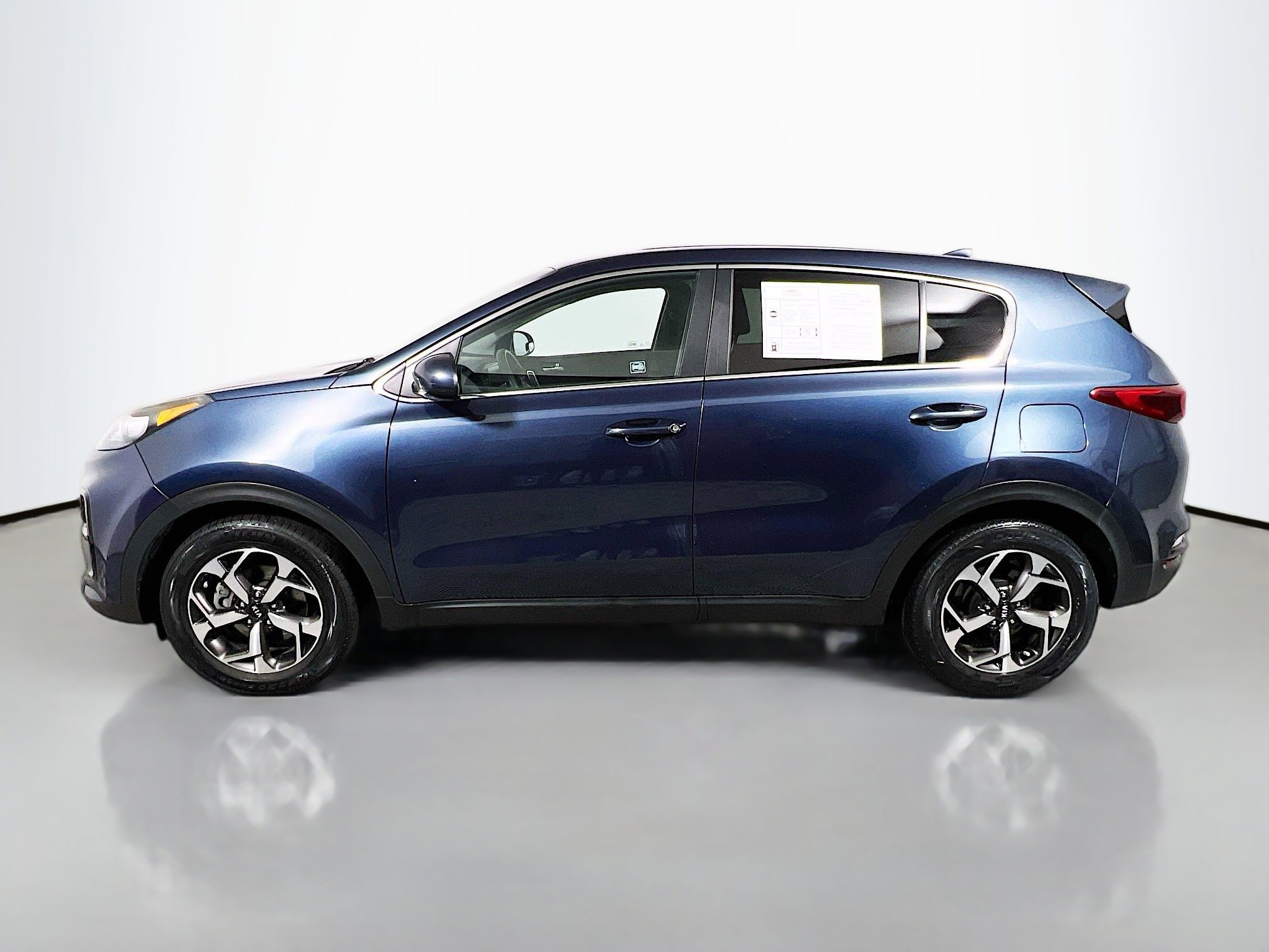 Used 2022 Kia Sportage LX image 9